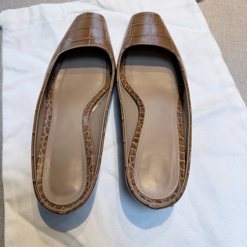 Toteme The Mule Croc-Embossed Flats - Picture 9 of 10
